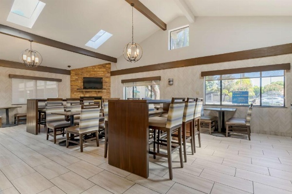 Best Western Plus Forest Park Inn image 11